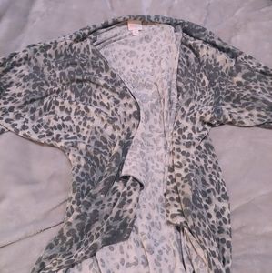 Lularoe Snow leopard Shirley